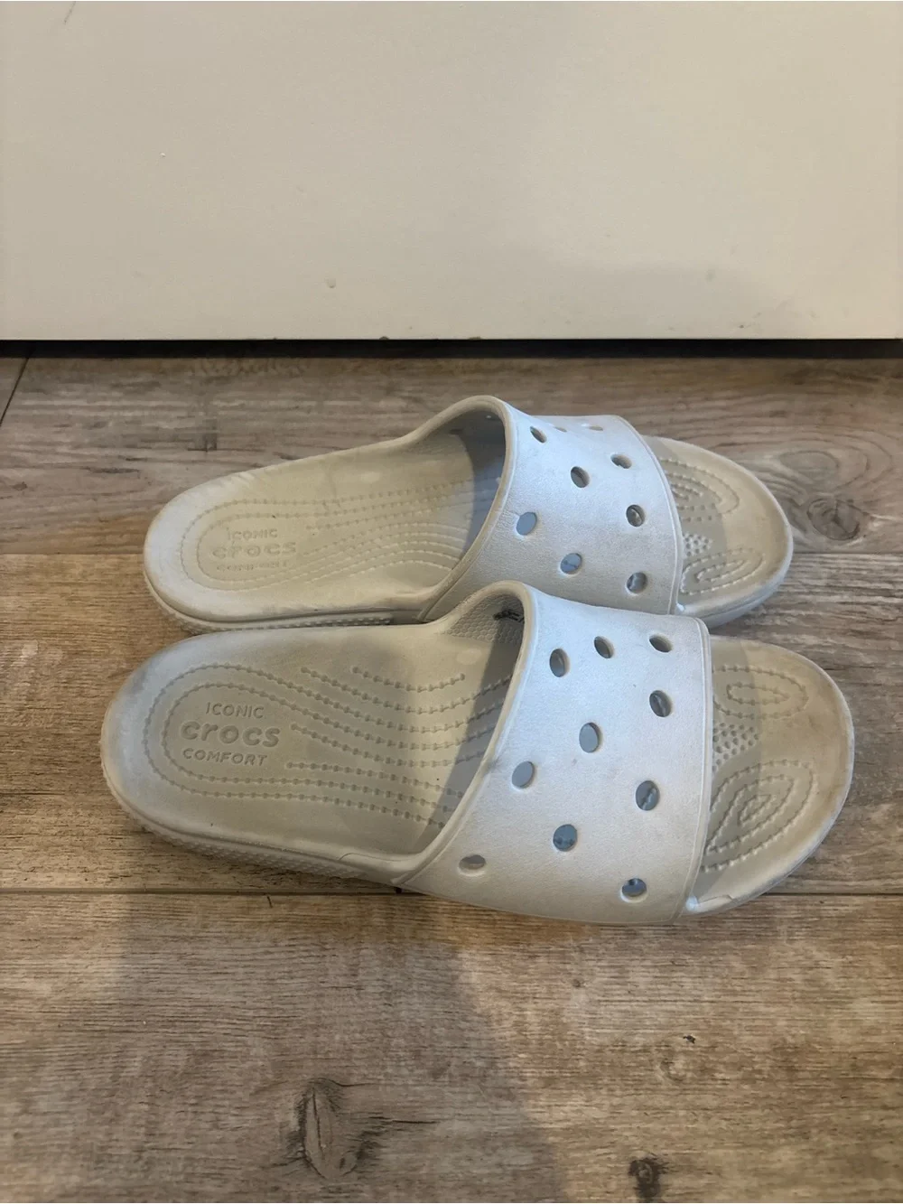 CROCS Perforated Slide Sandals in Off-White Mens 5 Woman’s 8